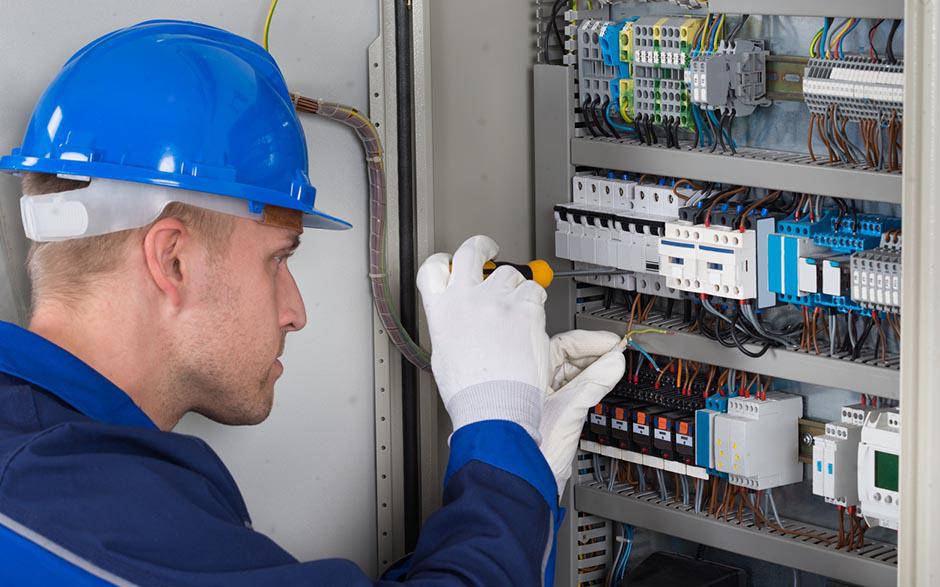 je recherche un électricien Mormant